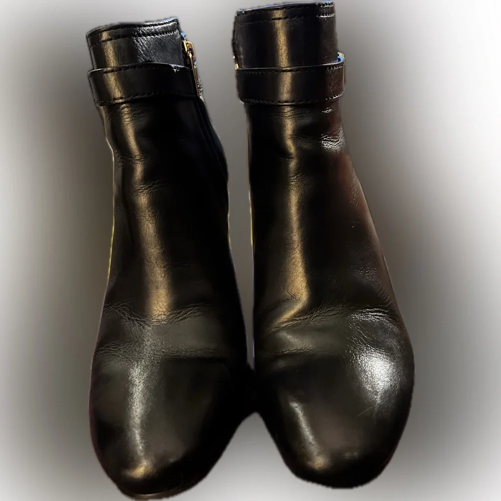 Black Gorgeous Tory Burch Brita Equestrian Calf High-Heel Boots
Sz. 8 - Picture 2 of 10